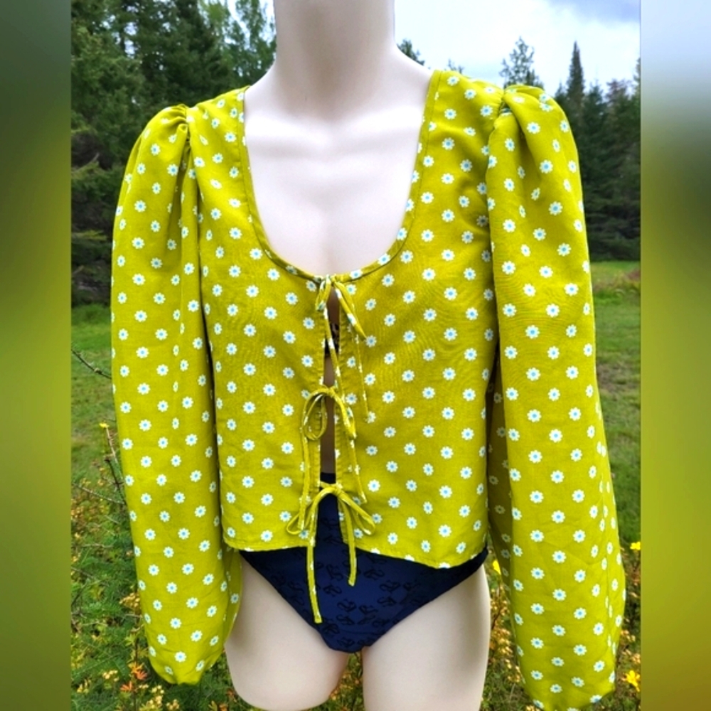 "Everything's Coming Up Daisies" LEVI'S Tie Front Blouse